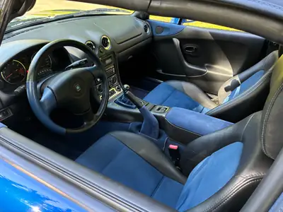 Mazda MX-5 1.8i 16V Anniversary — Roadster légendaire, 28 450 km seulement — Miniature 9
