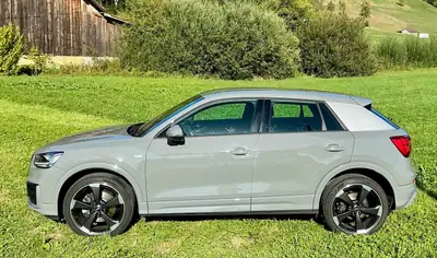 Audi Q2 2.0 TFSI Sport Quattro — SUV compact dynamique, 50'520 km seulement — Seitenansicht