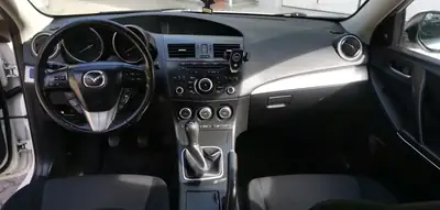 Mazda 3 1.6 CD Exclusive — Berline diesel fiable, entretien réduit, sans sinistre — Innenraum