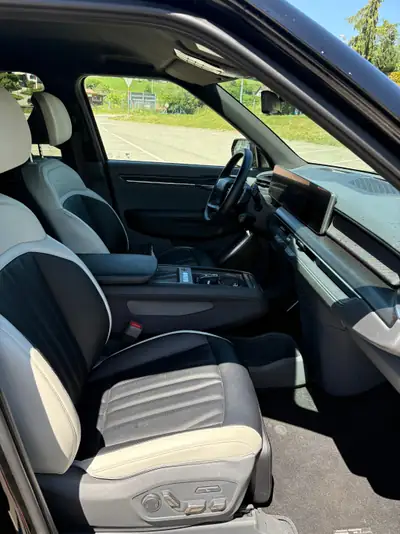 Kia EV9 99.8 kWh GT-Line 4x4 — SUV électrique 7 places, 385 ch, faible kilométrage — interni