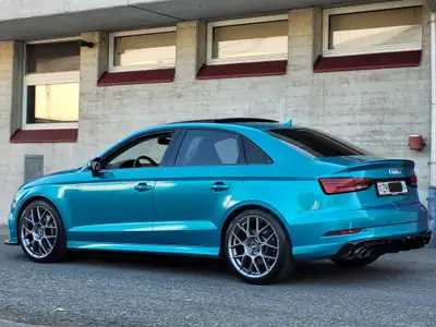 Audi S3 Sedan 2.0 TFSI Quattro — Berline sportive 310 ch, personnalisée Atomic Teal — exterior view