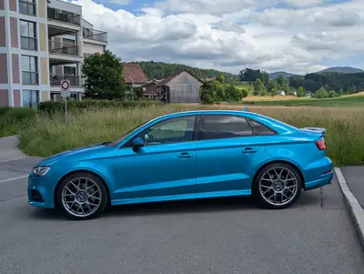 Audi S3 Sedan 2.0 TFSI Quattro — Berline sportive 310 ch, personnalisée Atomic Teal — dashboard