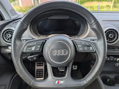 Audi S3 Sedan 2.0 TFSI Quattro — Berline sportive 310 ch, personnalisée Atomic Teal — Thumbnail 12