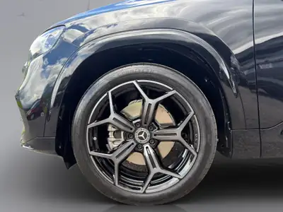 Mercedes-Benz GLB 220 4Matic — SUV compact hybride essence, 20 km seulement — Miniature 17