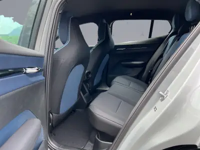 Volvo EX30 E60 Core — SUV électrique compact, 272 ch et seulement 10'000 km — Miniature 10