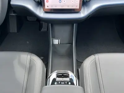 Volvo EX30 E60 Core — SUV électrique compact, 272 ch et seulement 10'000 km — Miniature 14