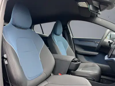 Volvo EX30 E60 Core — SUV électrique compact, 272 ch et seulement 10'000 km — Miniature 16
