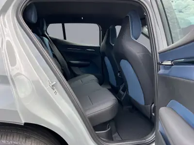 Volvo EX30 E60 Core — SUV électrique compact, 272 ch et seulement 10'000 km — Miniature 17