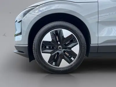 Volvo EX30 E60 Core — SUV électrique compact, 272 ch et seulement 10'000 km — Miniature 20