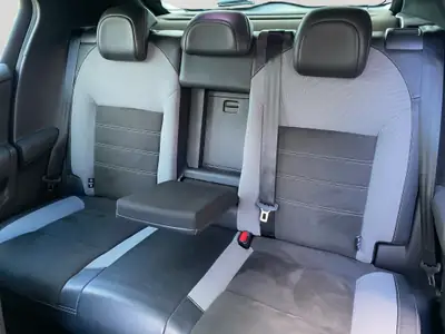 DS 4 1.2 PureTech SO Chic — Berline stylée, entretien suivi et distribution vérifiée — interior