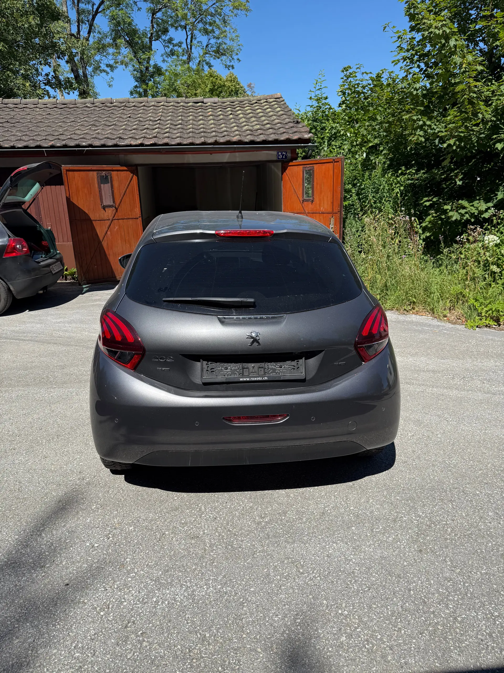 Peugeot 208 2019 occasion La Chaux de fonds — 3