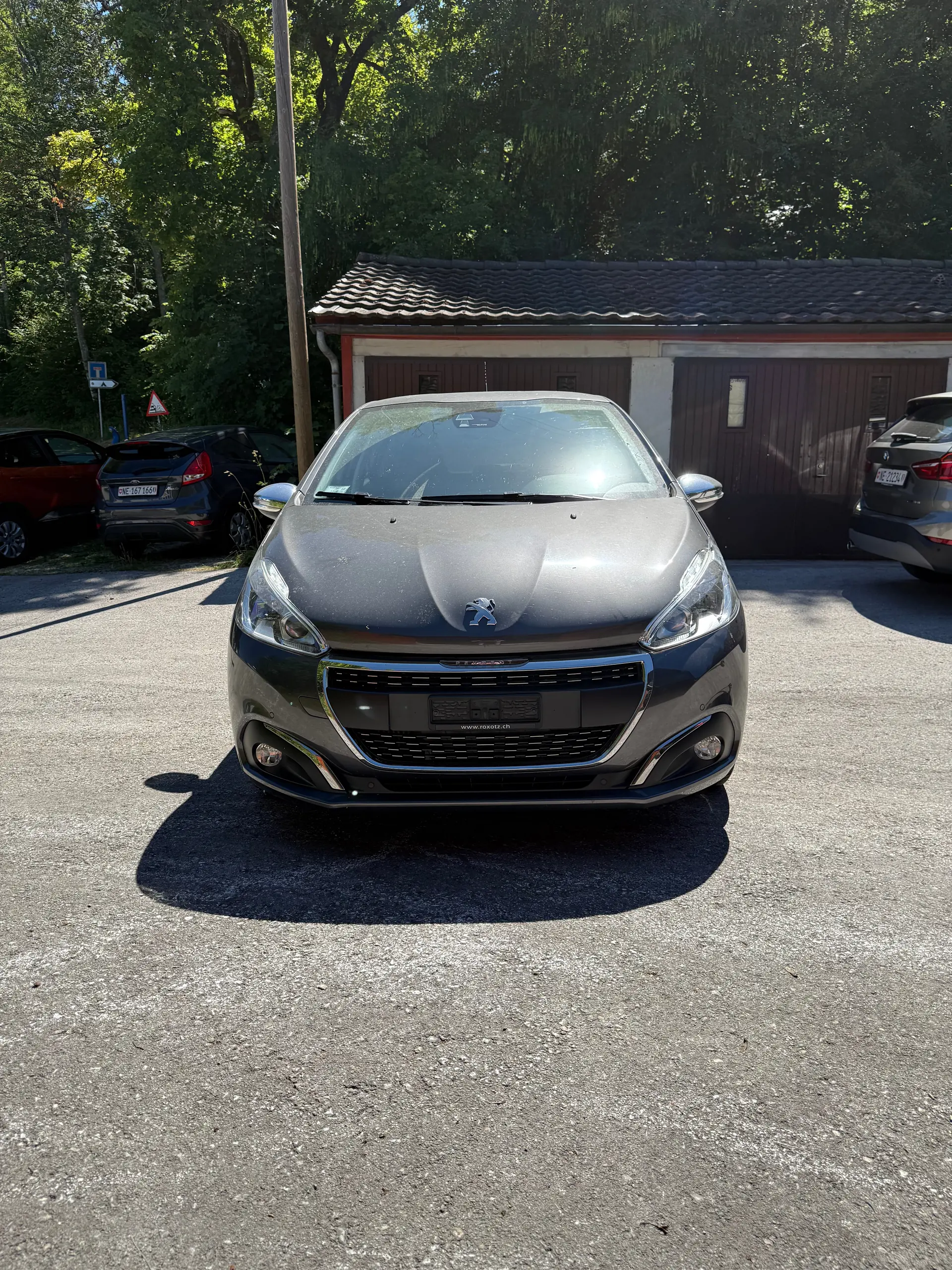 Peugeot 208 2019 occasion La Chaux de fonds — 2