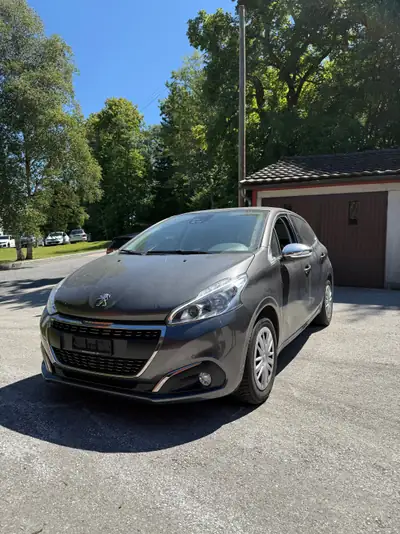 Peugeot 208 1.2 PureTech — Citadine économique et fiable, 14'174 km seulement — vista esterna