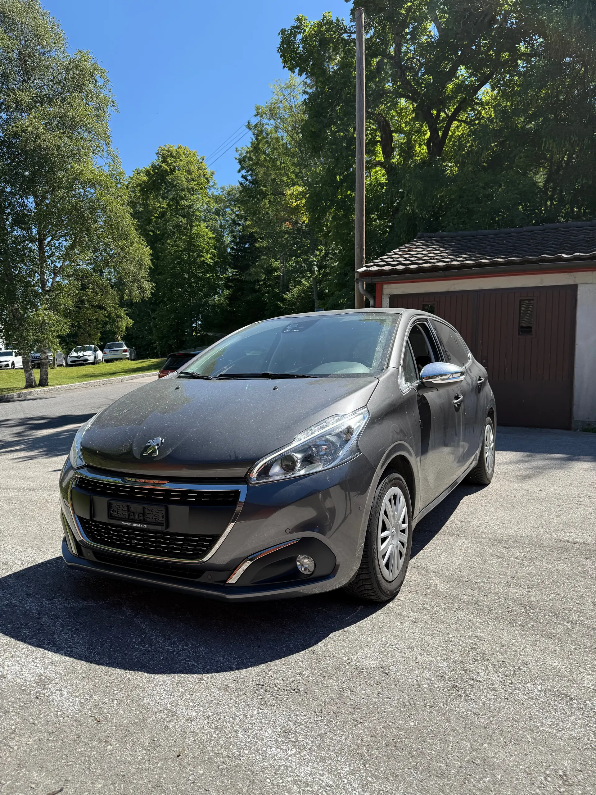 Peugeot 208 1.2 PureTech — Citadine économique et fiable, 14'174 km seulement — vista esterna
