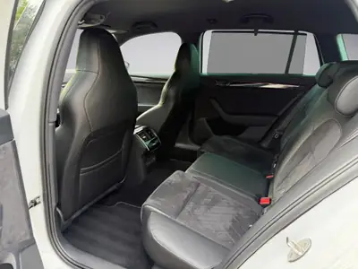 Skoda Superb Combi 2.0 TDi SportLine+ 4×4 — Break premium diesel, équipement haut de gamme — Thumbnail 11