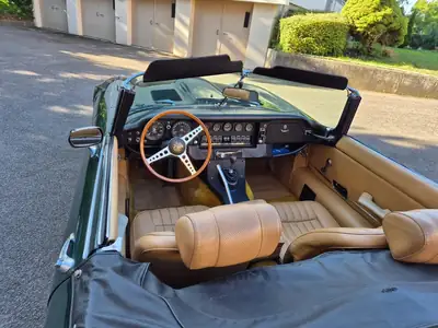 Jaguar E-Type V12 Cabrio 1974 — Légende britannique, moteur mythique — tableau de bord