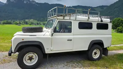 Land Rover Defender 110 300 TDI — Légende incontournable, première main, sans sinistre — Seitenansicht