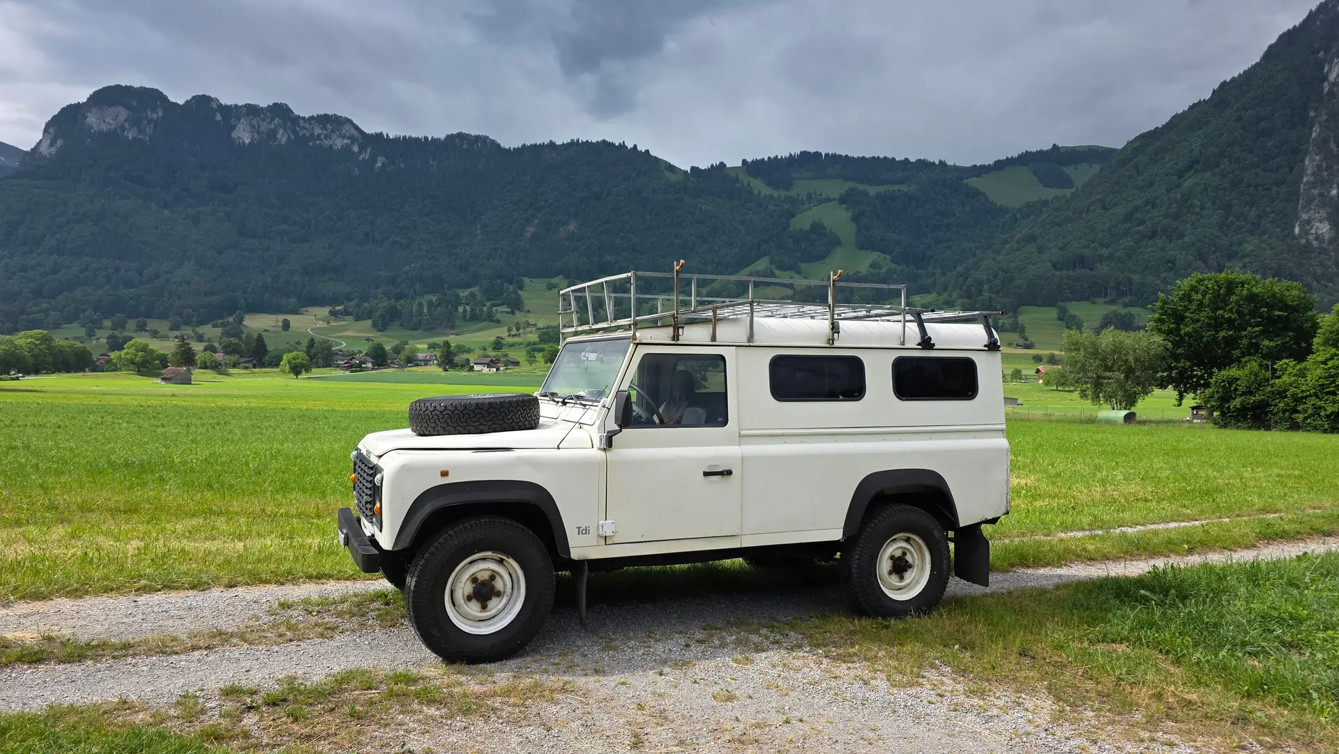 Land Rover Defender 110 300 TDI — Légende incontournable, première main, sans sinistre — Außenansicht