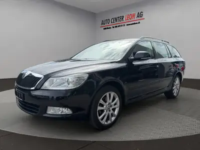 Skoda Octavia Combi 1.8 TSI — Break polyvalent, moteur dynamique et sans sinistre — side view