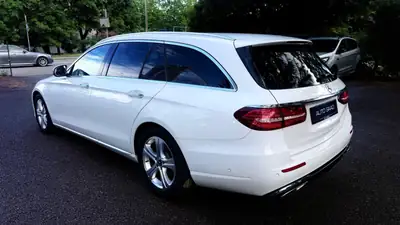 Mercedes-Benz E 200 Estate — Élégance Allemande, Transmission Intégrale et Faible Kilométrage — rear view