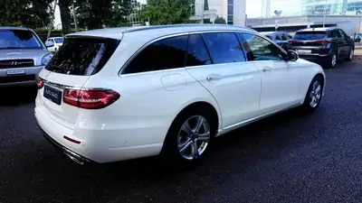Mercedes-Benz E 200 Estate — Élégance Allemande, Transmission Intégrale et Faible Kilométrage — interior