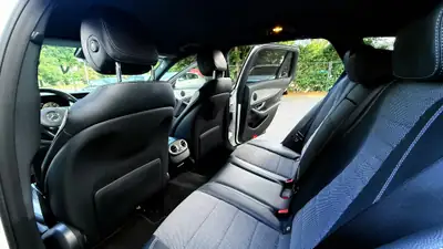 Mercedes-Benz E 200 Estate — Élégance Allemande, Transmission Intégrale et Faible Kilométrage — Thumbnail 8