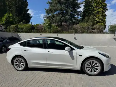 Tesla Model 3 Long Range Dual Motor AWD — Performance électrique et autonomie exceptionnelle — fianco
