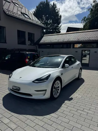 Tesla Model 3 Long Range Dual Motor AWD — Performance électrique et autonomie exceptionnelle — interni