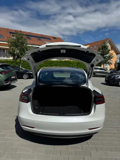 Tesla Model 3 Long Range Dual Motor AWD — Performance électrique et autonomie exceptionnelle — Miniatura 9