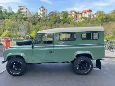 Land Rover 88-110 3.5 V8 Station Wagon — Cabriolet collector 1984, restauration complète — arrière