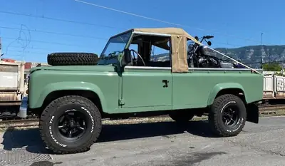 Land Rover 88-110 3.5 V8 Station Wagon — Cabriolet collector 1984, restauration complète — détail