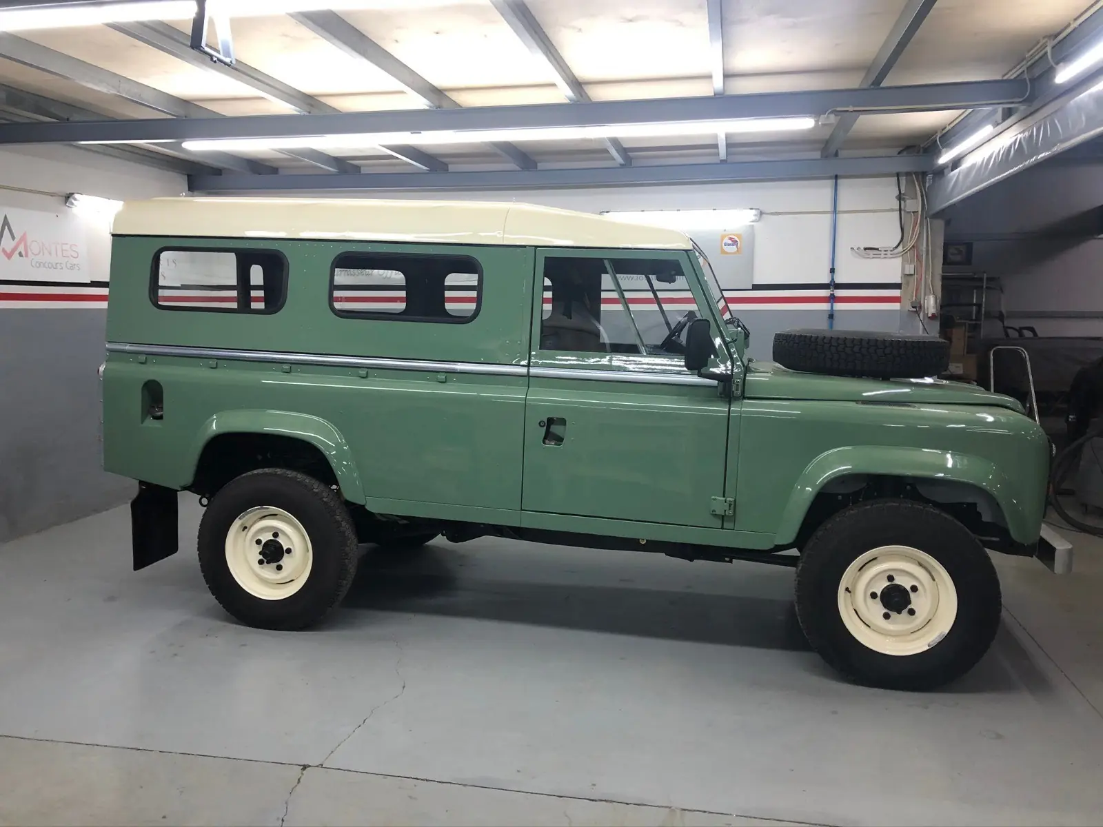 Land Rover 88 110 1984 occasion Carouge — 4