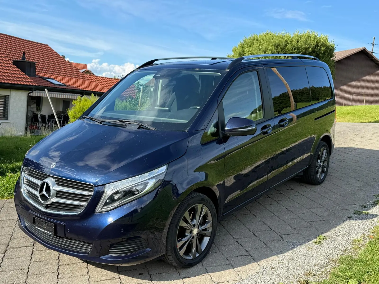 Mercedes-Benz V 250 d 4matic — Camping-car aménagé, 4 roues motrices, lit intégré