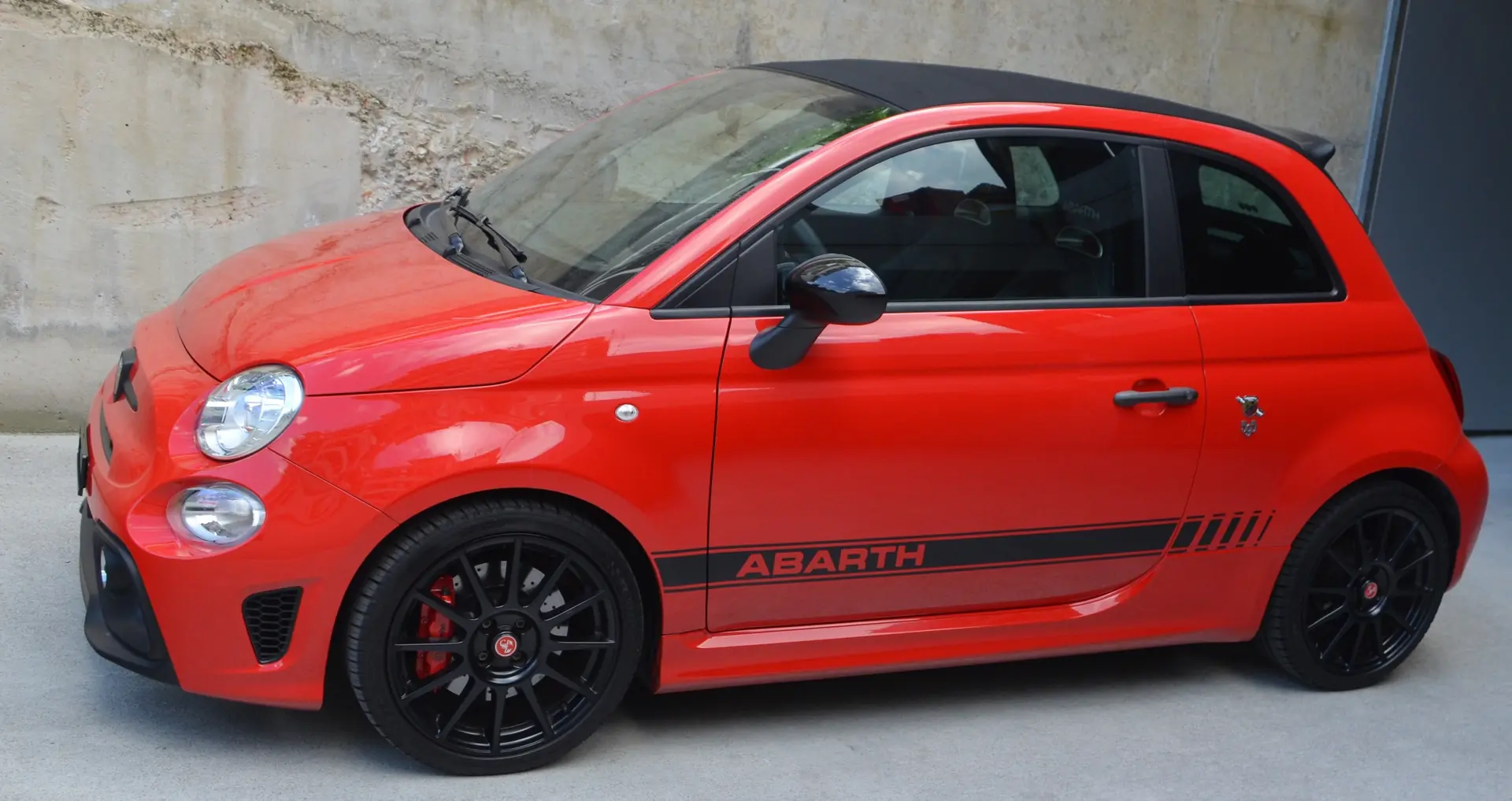 Fiat 500 Abarth 1.4 T-Jet 180 Competizione — Cabriolet sportif, 25 500 km, frais de révision inclus — Außenansicht