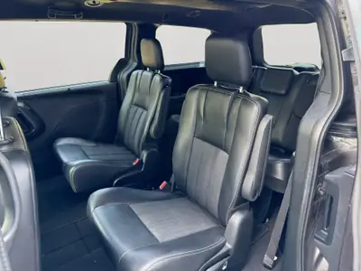 Lancia Voyager 2.8D S Automatic — Monospace 7 places fiable, diesel économique — interior