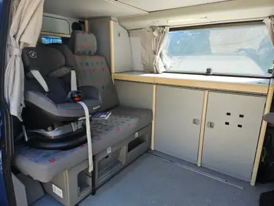 VW T4 2.5 TDI California Westfalen — Camping-car d'époque impeccablement entretenu — Miniatura 7