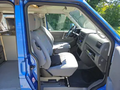 VW T4 2.5 TDI California Westfalen — Camping-car d'époque impeccablement entretenu — Miniatura 8