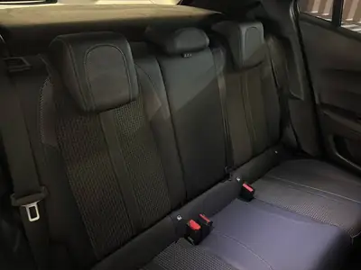 Peugeot 2008 1.2 PureTech GT — SUV urbain dynamique, boîte auto 8 rapports — Miniatur 8