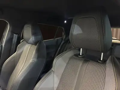 Peugeot 2008 1.2 PureTech GT — SUV urbain dynamique, boîte auto 8 rapports — Miniatur 16