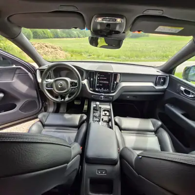 Volvo XC60 2.0 T8 R-Design — SUV hybride rechargeable performant, 48'000 km — détail