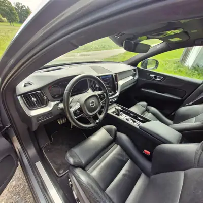 Volvo XC60 2.0 T8 R-Design — SUV hybride rechargeable performant, 48'000 km — Miniature 9