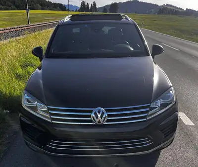 VW Touareg 3.0 V6 TDI — SUV premium diesel, entretien optimal à 141'500 km — exterior view
