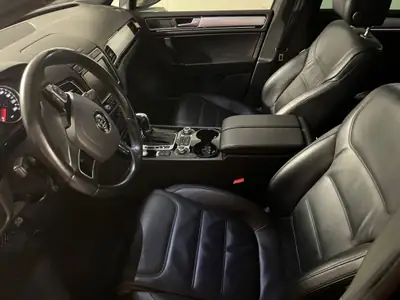 VW Touareg 3.0 V6 TDI — SUV premium diesel, entretien optimal à 141'500 km — dashboard