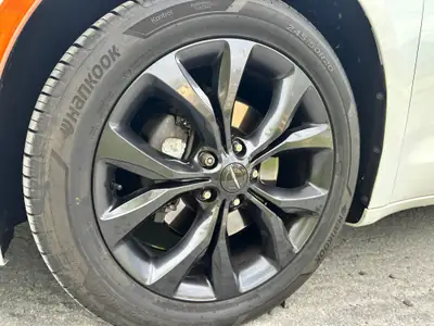 Chrysler Pacifica Touring L — Monospace familial 7 places, 291 ch, sans sinistre — tableau de bord