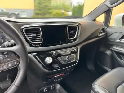 Chrysler Pacifica Touring L — Monospace familial 7 places, 291 ch, sans sinistre — Miniature 9