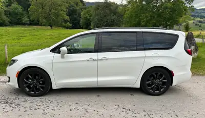 Chrysler Pacifica Touring L — Monospace familial 7 places, 291 ch, sans sinistre — Miniature 7