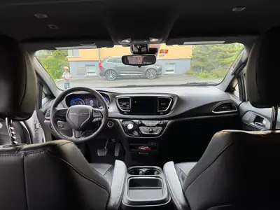 Chrysler Pacifica Touring L — Monospace familial 7 places, 291 ch, sans sinistre — Miniature 10