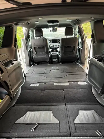 Chrysler Pacifica Touring L — Monospace familial 7 places, 291 ch, sans sinistre — Miniature 14
