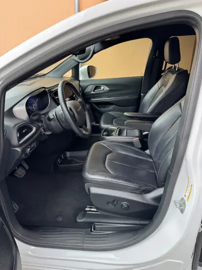 Chrysler Pacifica Touring L — Monospace familial 7 places, 291 ch, sans sinistre — Miniature 13