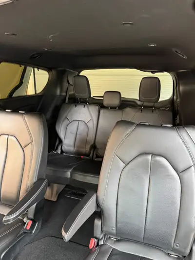 Chrysler Pacifica Touring L — Monospace familial 7 places, 291 ch, sans sinistre — Miniature 16